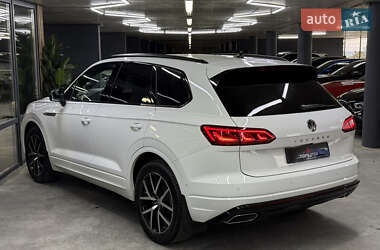 Внедорожник / Кроссовер Volkswagen Touareg 2019 в 