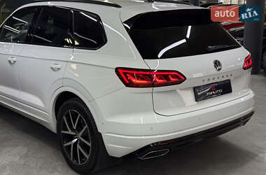 Внедорожник / Кроссовер Volkswagen Touareg 2019 в 