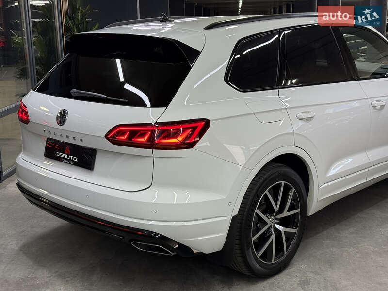 Позашляховик / Кросовер Volkswagen Touareg 2019 в Одесі