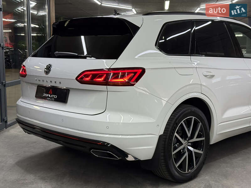 Позашляховик / Кросовер Volkswagen Touareg 2019 в Одесі