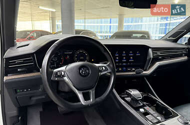 Внедорожник / Кроссовер Volkswagen Touareg 2019 в 