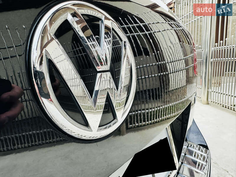 Внедорожник / Кроссовер Volkswagen Touareg 2015 в Грушево