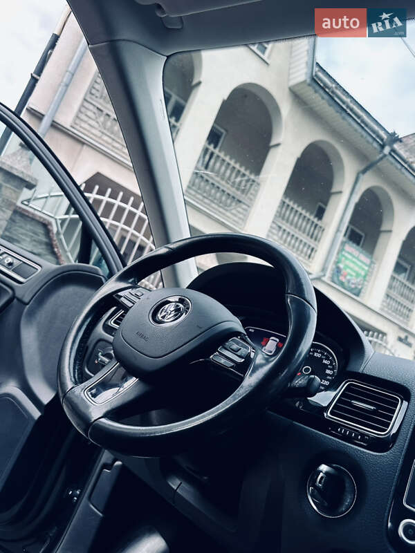 Внедорожник / Кроссовер Volkswagen Touareg 2015 в Грушево