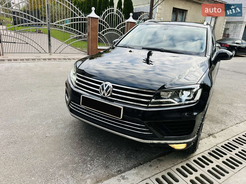 Внедорожник / Кроссовер Volkswagen Touareg 2015 в Грушево
