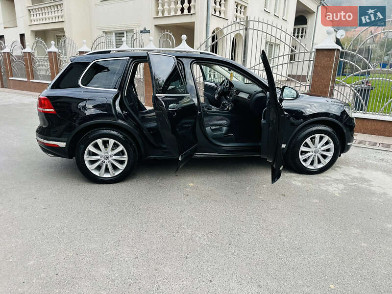 Внедорожник / Кроссовер Volkswagen Touareg 2015 в Грушево