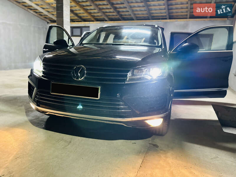 Внедорожник / Кроссовер Volkswagen Touareg 2015 в Грушево