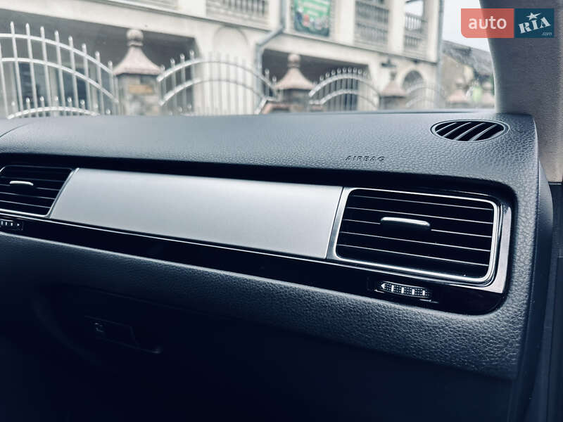 Внедорожник / Кроссовер Volkswagen Touareg 2015 в Грушево