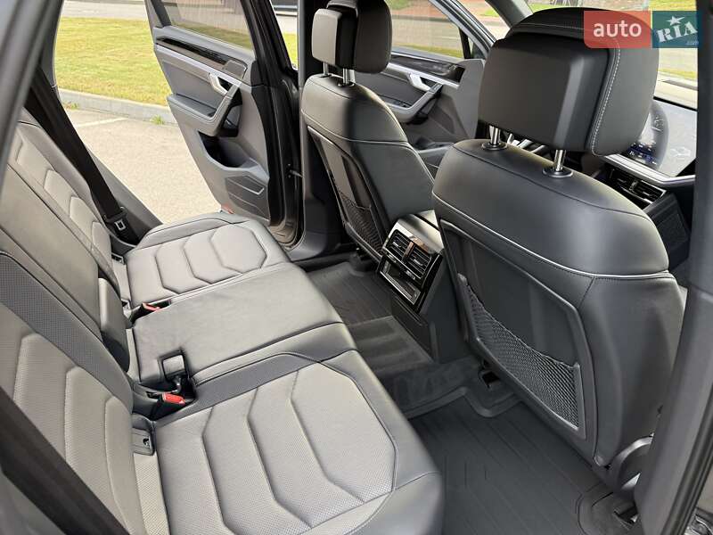 Внедорожник / Кроссовер Volkswagen Touareg 2023 в Киеве
