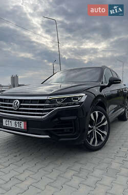Позашляховик / Кросовер Volkswagen Touareg 2019 в Хусті