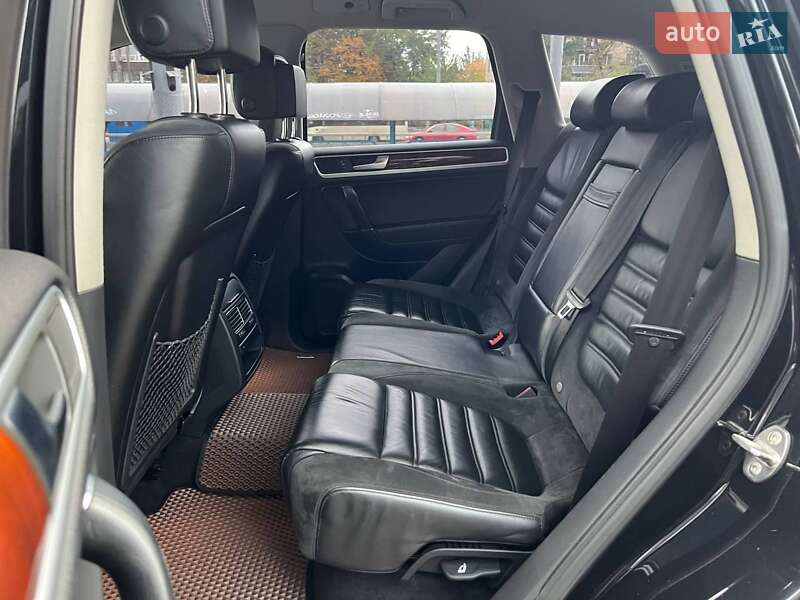 Позашляховик / Кросовер Volkswagen Touareg 2012 в Києві