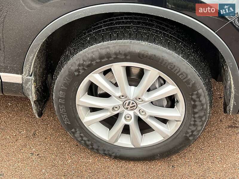 Позашляховик / Кросовер Volkswagen Touareg 2012 в Києві