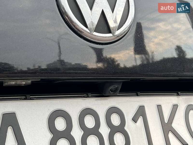 Позашляховик / Кросовер Volkswagen Touareg 2012 в Києві