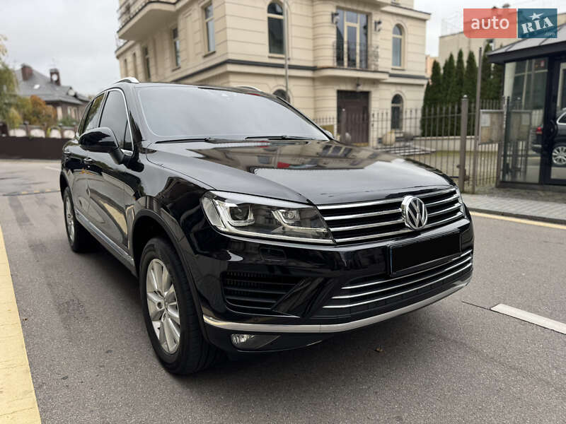 Позашляховик / Кросовер Volkswagen Touareg 2016 в Києві