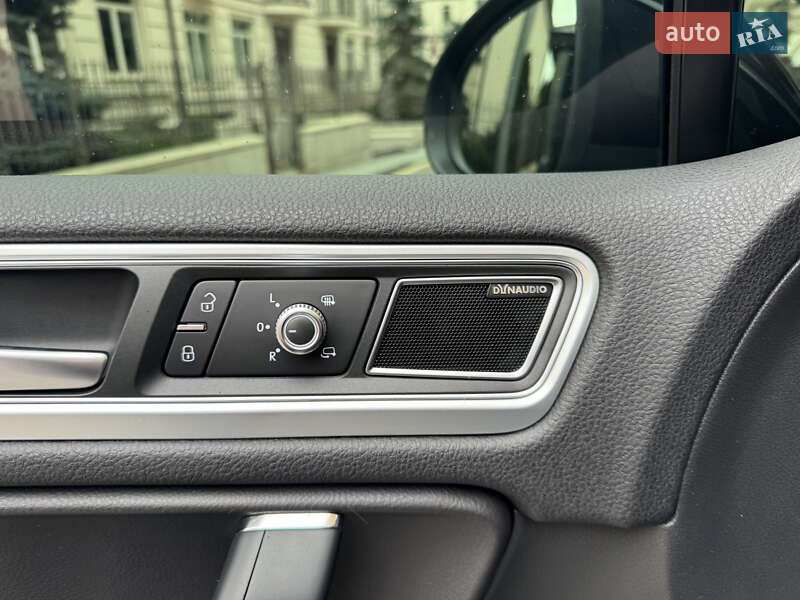 Позашляховик / Кросовер Volkswagen Touareg 2016 в Києві