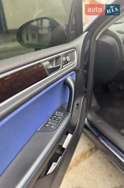 Позашляховик / Кросовер Volkswagen Touareg 2012 в 