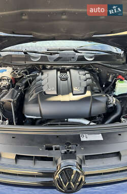 Позашляховик / Кросовер Volkswagen Touareg 2012 в 