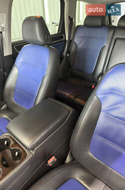 Позашляховик / Кросовер Volkswagen Touareg 2012 в 