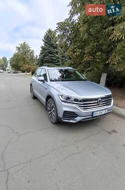 Позашляховик / Кросовер Volkswagen Touareg 2020 в Краматорську