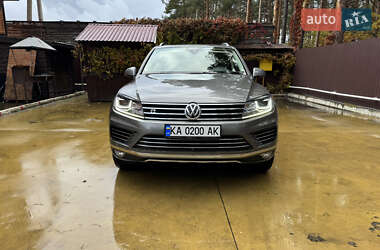 Внедорожник / Кроссовер Volkswagen Touareg 2015 в 