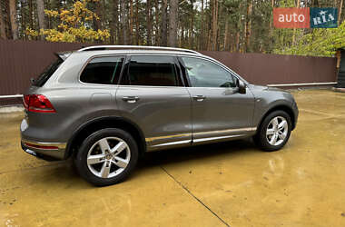Внедорожник / Кроссовер Volkswagen Touareg 2015 в 