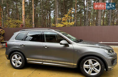 Внедорожник / Кроссовер Volkswagen Touareg 2015 в 