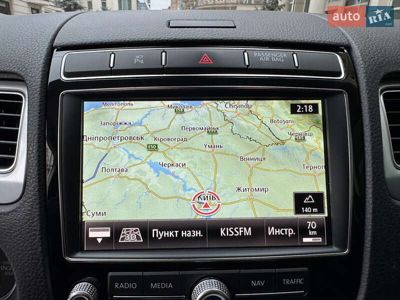 Позашляховик / Кросовер Volkswagen Touareg 2016 в Києві