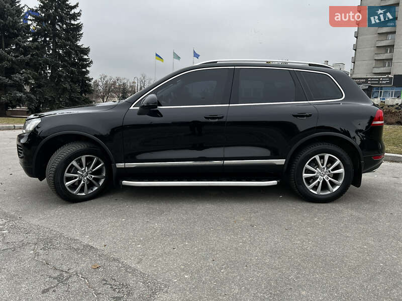 Позашляховик / Кросовер Volkswagen Touareg 2013 в Сумах