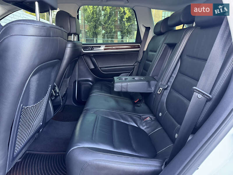 Позашляховик / Кросовер Volkswagen Touareg 2015 в Києві фото 26 Позашляховик / Кросовер Volkswagen Touareg 2015 в Києві