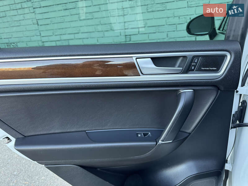 Позашляховик / Кросовер Volkswagen Touareg 2015 в Києві фото 27 Позашляховик / Кросовер Volkswagen Touareg 2015 в Києві