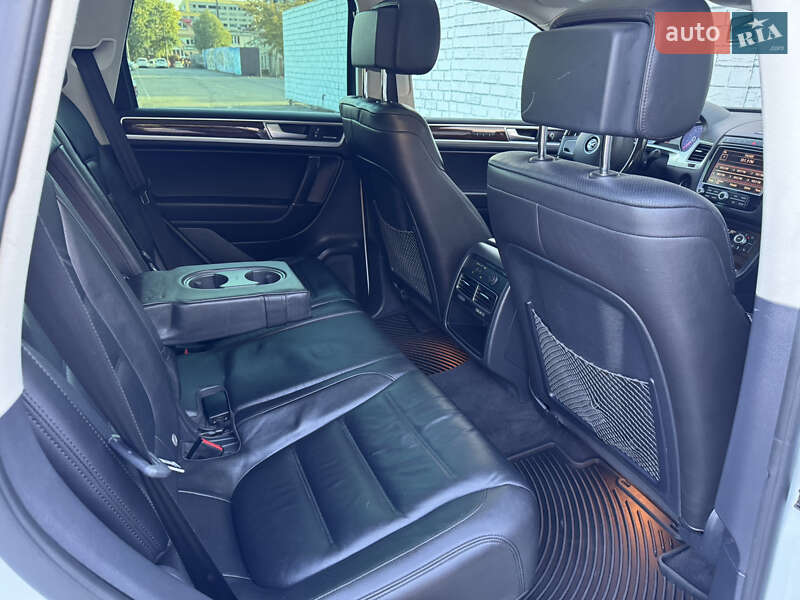 Позашляховик / Кросовер Volkswagen Touareg 2015 в Києві фото 30 Позашляховик / Кросовер Volkswagen Touareg 2015 в Києві