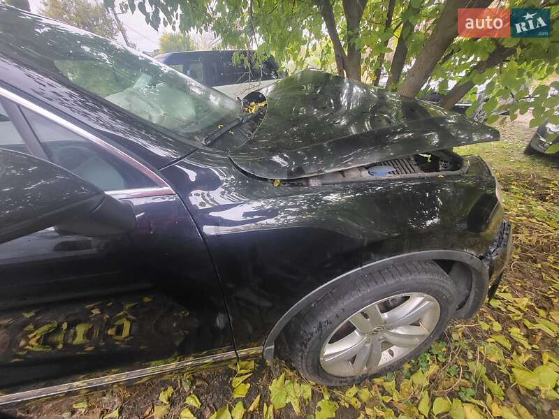 Внедорожник / Кроссовер Volkswagen Touareg 2012 в Киеве