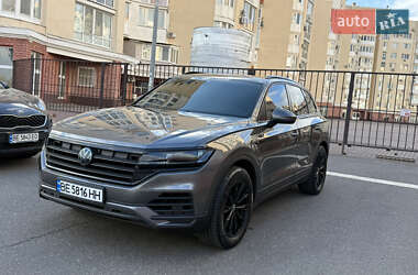 Внедорожник / Кроссовер Volkswagen Touareg 2018 в 