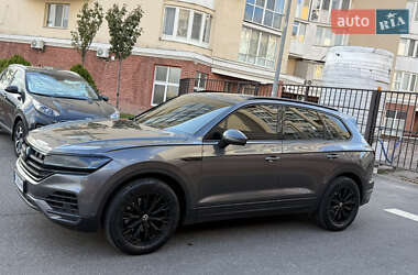 Внедорожник / Кроссовер Volkswagen Touareg 2018 в 