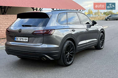 Внедорожник / Кроссовер Volkswagen Touareg 2018 в 