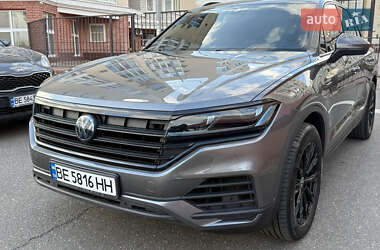 Внедорожник / Кроссовер Volkswagen Touareg 2018 в 