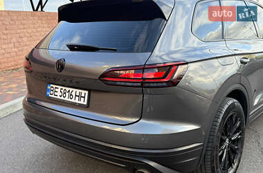 Внедорожник / Кроссовер Volkswagen Touareg 2018 в 