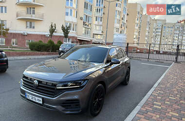 Внедорожник / Кроссовер Volkswagen Touareg 2018 в 