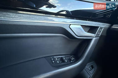Внедорожник / Кроссовер Volkswagen Touareg 2018 в 