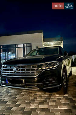 Позашляховик / Кросовер Volkswagen Touareg 2018 в Миколаєві
