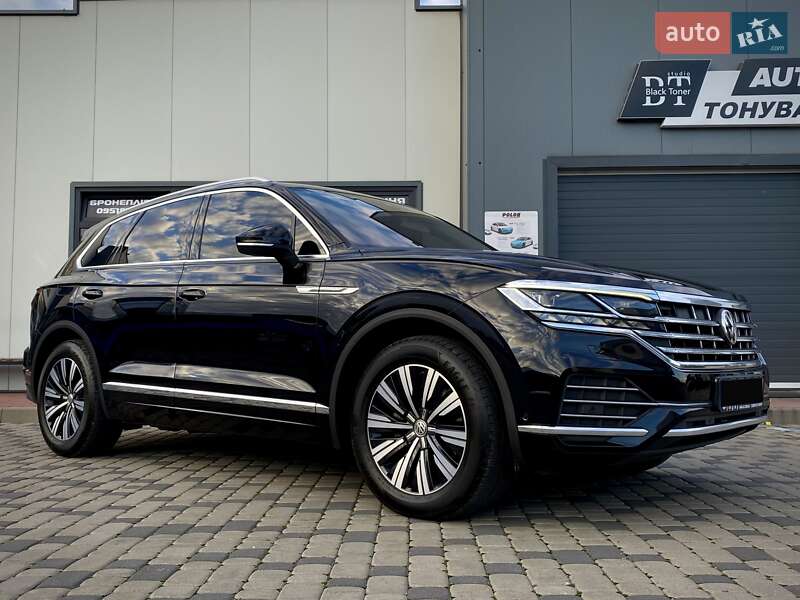 Позашляховик / Кросовер Volkswagen Touareg 2019 в Мукачевому