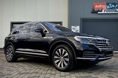 Внедорожник / Кроссовер Volkswagen Touareg 2019 в 