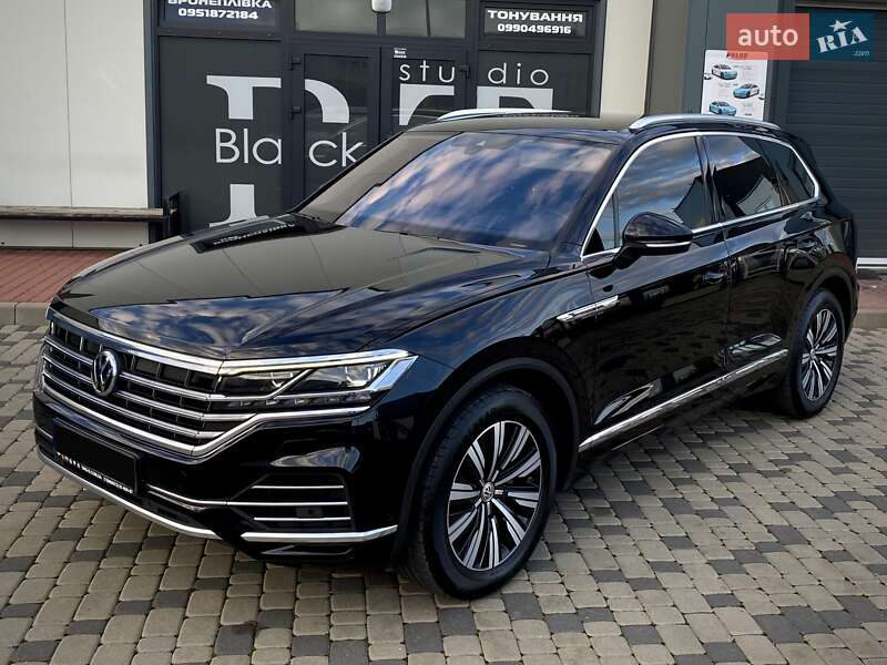 Позашляховик / Кросовер Volkswagen Touareg 2019 в Мукачевому