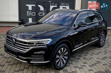 Внедорожник / Кроссовер Volkswagen Touareg 2019 в 