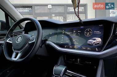 Внедорожник / Кроссовер Volkswagen Touareg 2019 в 