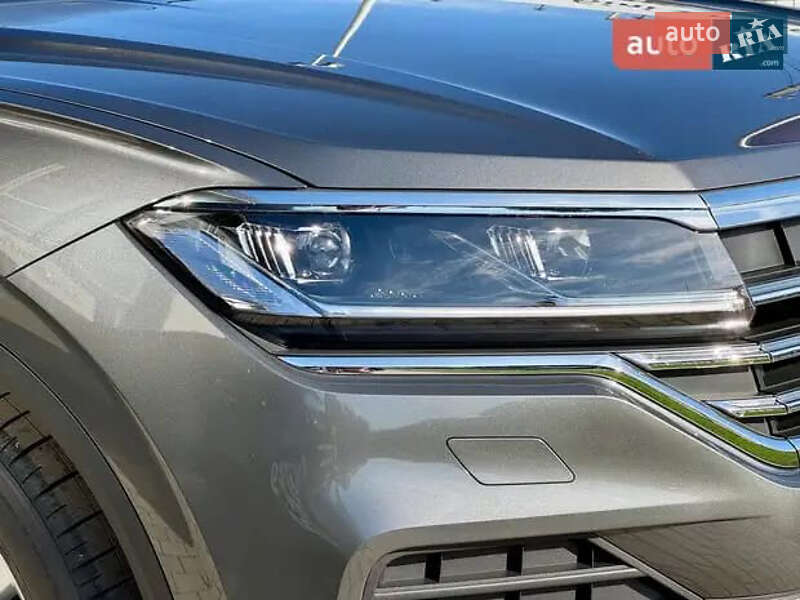 Позашляховик / Кросовер Volkswagen Touareg 2024 в Бучі