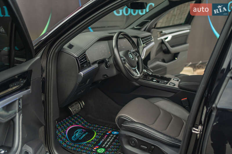 Позашляховик / Кросовер Volkswagen Touareg 2019 в Луцьку