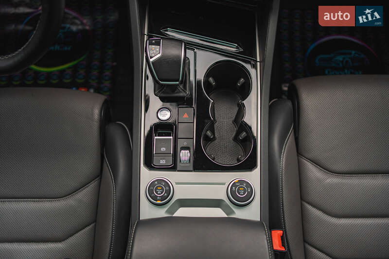Позашляховик / Кросовер Volkswagen Touareg 2019 в Луцьку