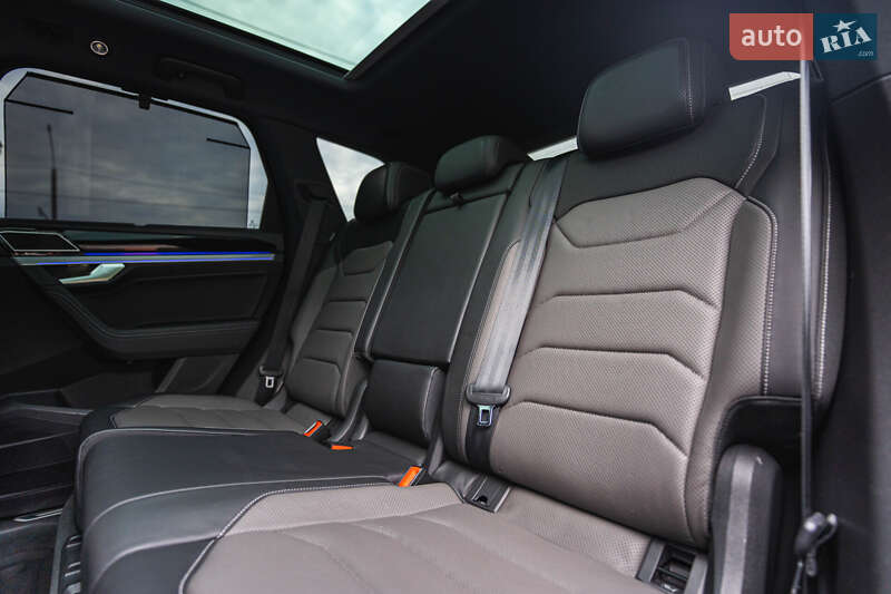 Позашляховик / Кросовер Volkswagen Touareg 2019 в Луцьку