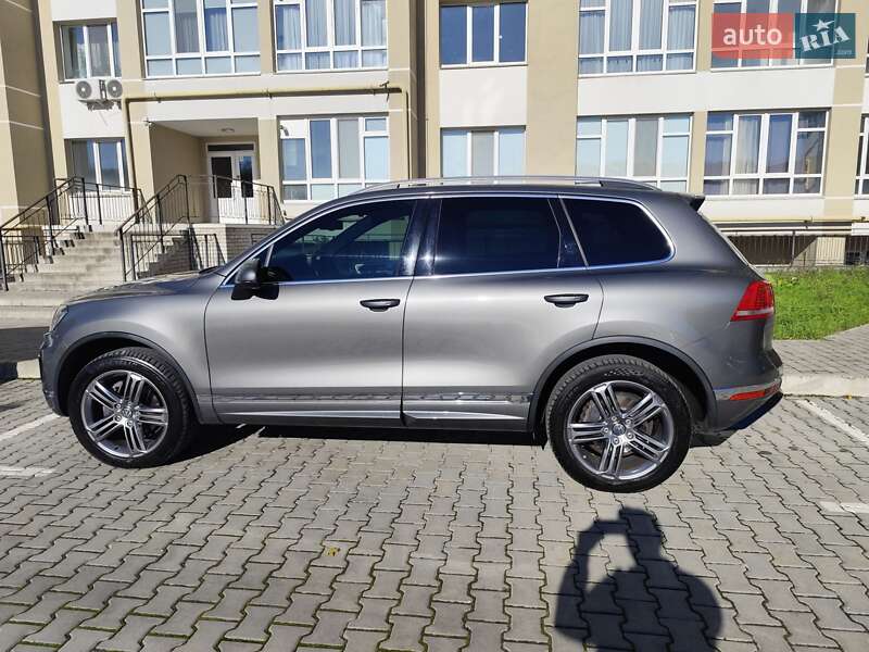 Внедорожник / Кроссовер Volkswagen Touareg 2016 в Хмельницком