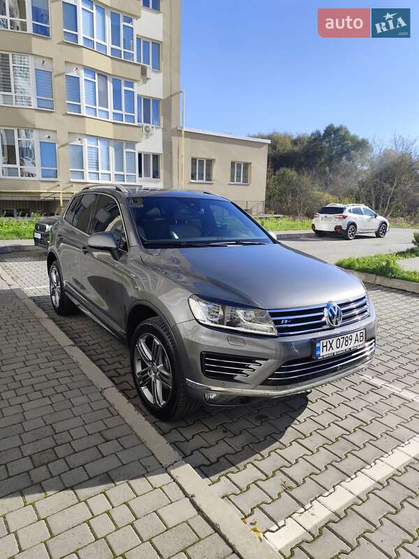 Внедорожник / Кроссовер Volkswagen Touareg 2016 в Хмельницком